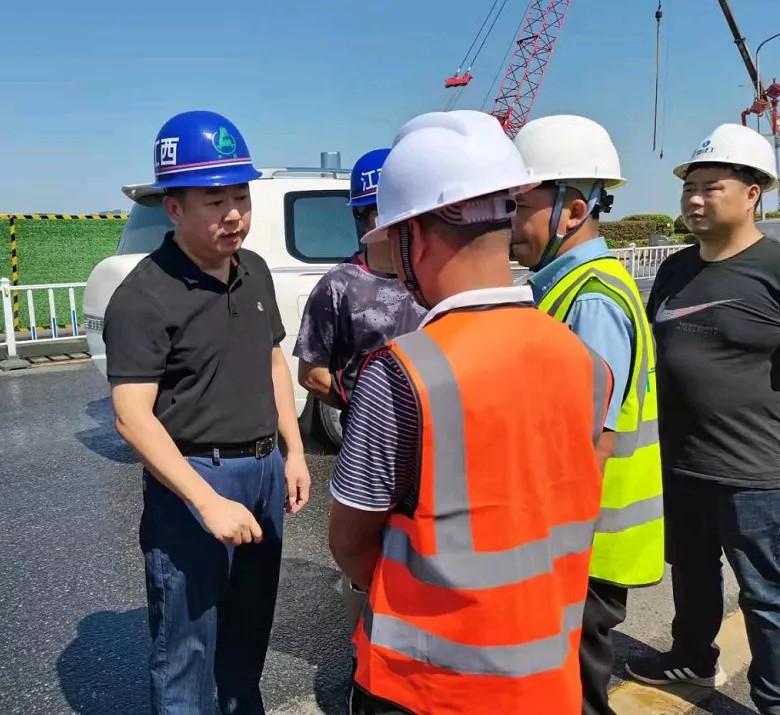 羅輝到沿江中北大道快速路改造工程、真君路隧道工程項目檢查工作